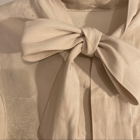 Elegant beige blouse - Picture 2 of 4